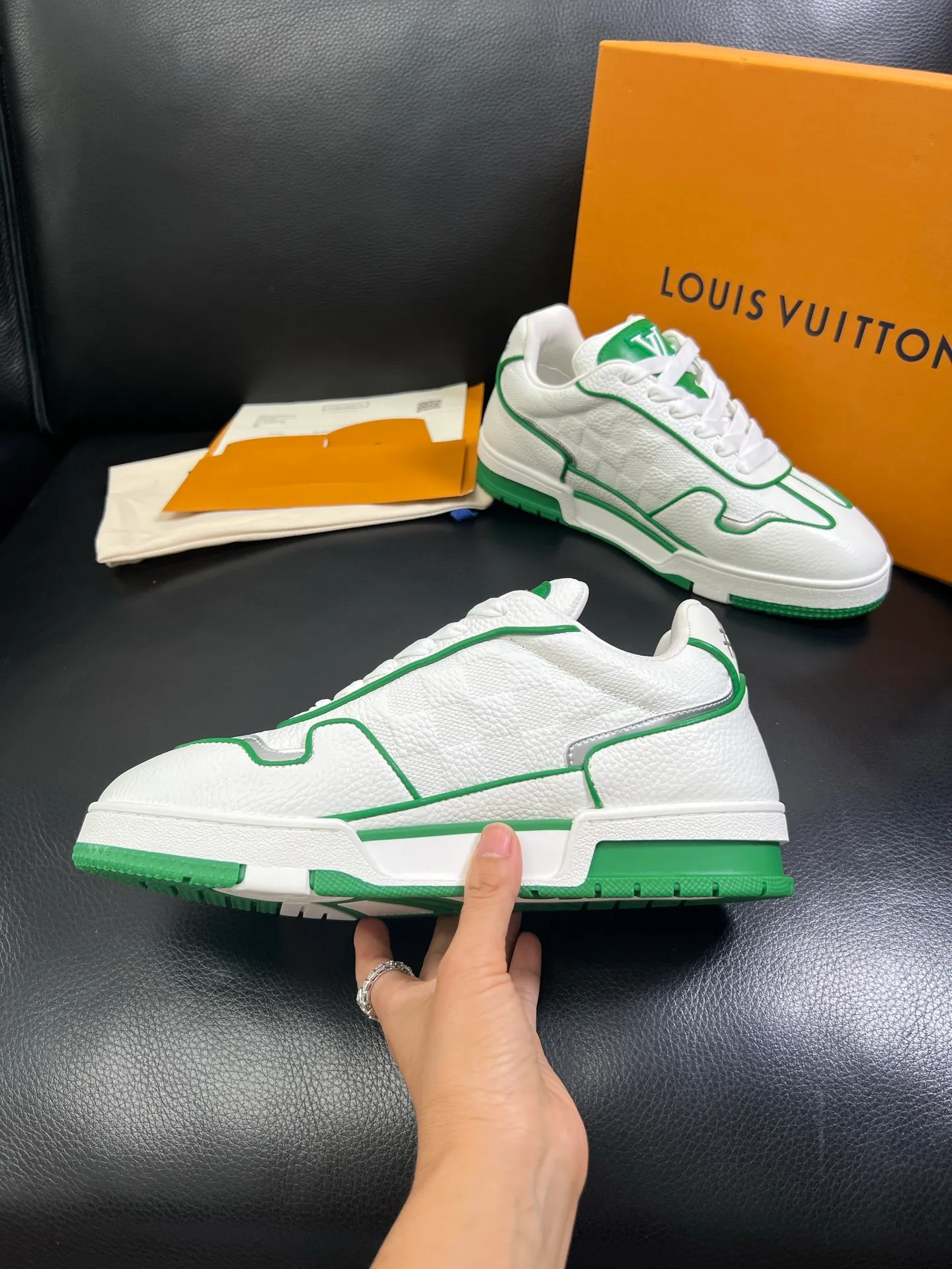 Men's shoes💰840 Lv 🔍Top purchasing agent🇮🇹 Louis Vuitton, the sports sneaker counter is synchronized, the uppers are imported from Italy, high-quality splicing colorful and complex crafts, the imported mesh padding is soft and comfortable, soles: original soles specially provided by the original factory, T men's men's shoes 💰U exclusive movable molded soles are super comfortable, original factory and single goods, 🔍🔍high quality, you can enter and leave the counter at will, welcome to compare, code number 39-44 (customized 38 45) 85878